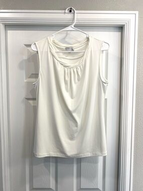 Tahari Arthur S Levine Women's Sleeveless Scoop Neck Tank Top in Ivory